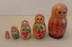 Vintage Nesting Dolls - 5 Pieces